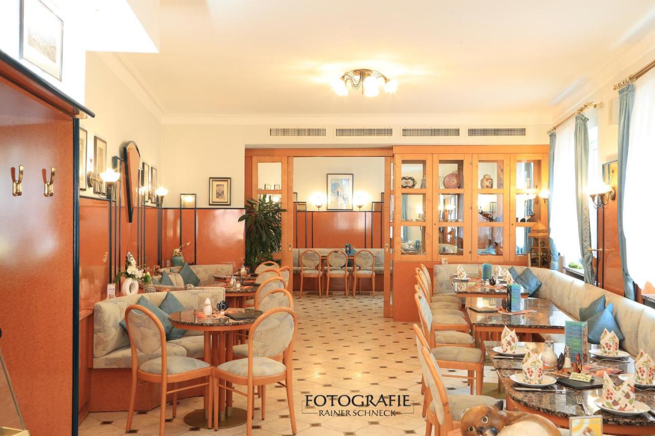 Cafe Am Donautor Hotell Kelheim Exteriör bild