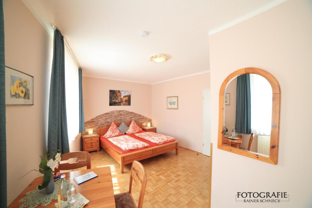 Cafe Am Donautor Hotell Kelheim Exteriör bild